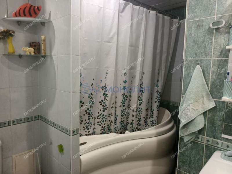 трёхкомнатная квартира на улице Александра Хохлова дом 21