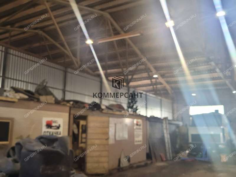 здание под офис, торговую площадь на улице Юлиуса Фучика