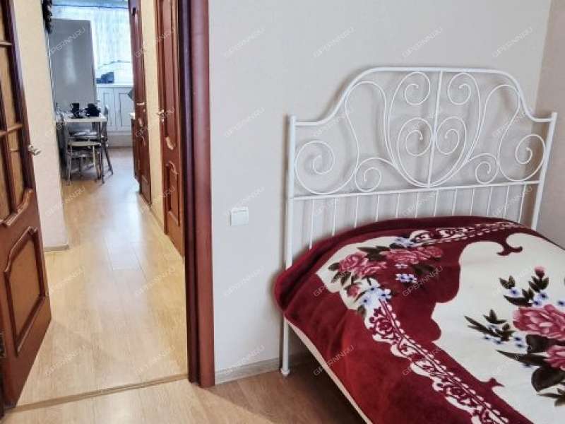 трёхкомнатная квартира в посёлке Санаторий Зелёный город дом 14